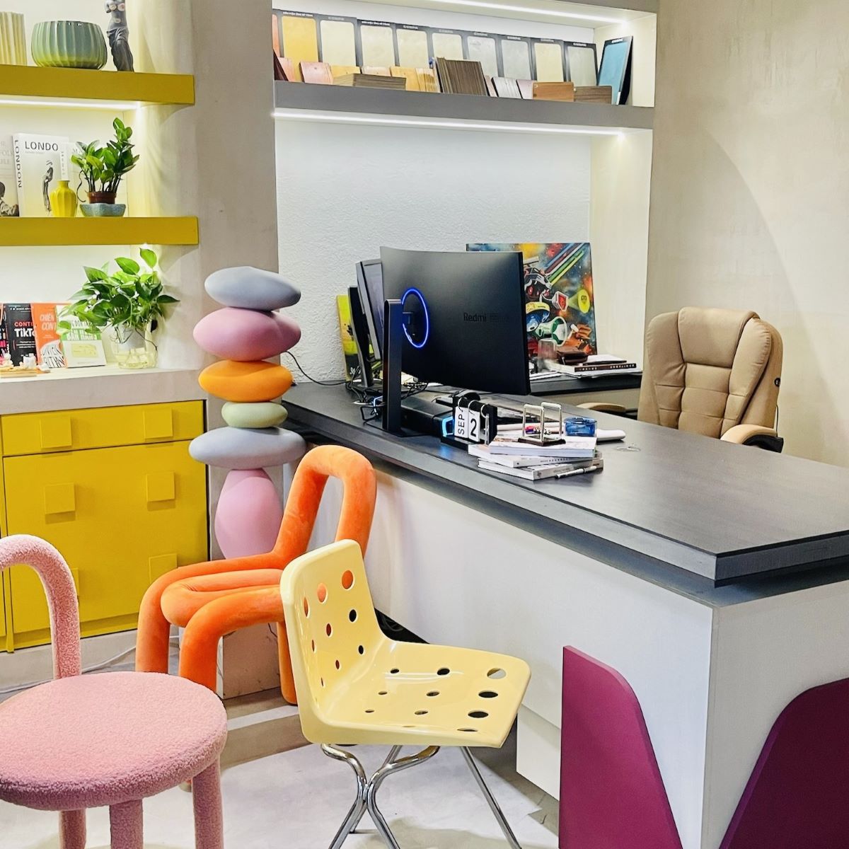 Xưởng vầy Picasso thiết kế văn phòng với phong cách kiến trúc đương đại.