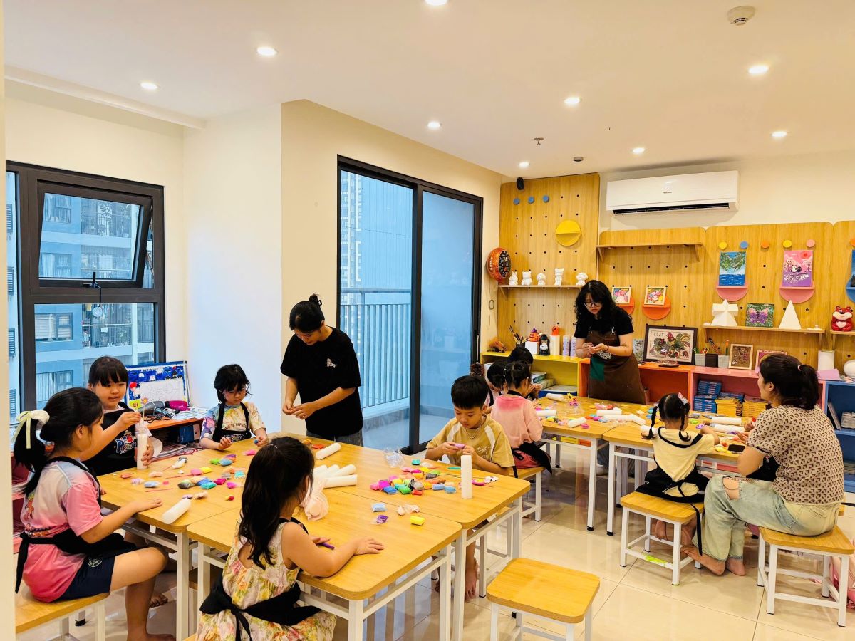 Khu vực thực hành rộng rãi với góc nhìn thành phố
